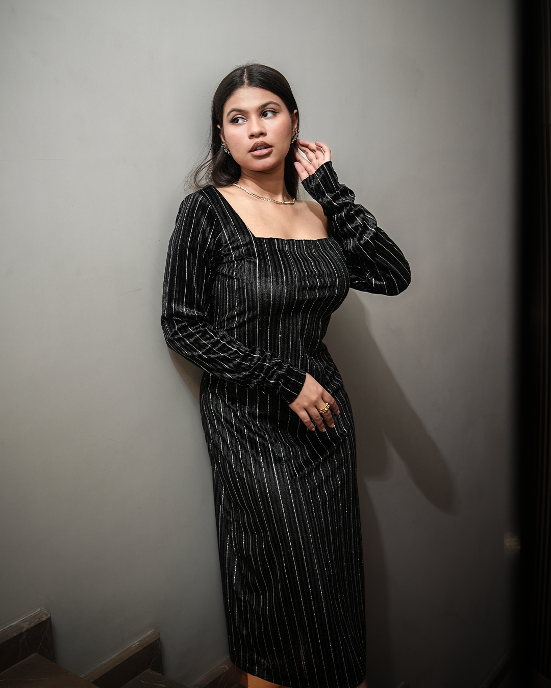 Noir Élan – Velvet Bodycon Dress