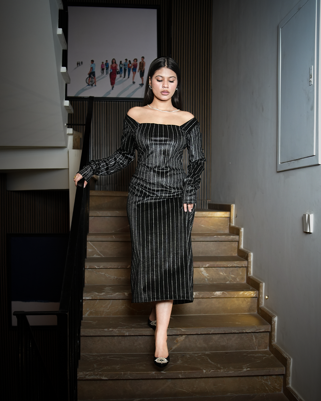 Noir Élan – Velvet Bodycon Dress